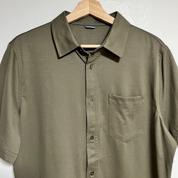 Kit and Ace Technical Short Sleeve Shirt - Olive Green - Men’s Size L - Picture 5 of 10